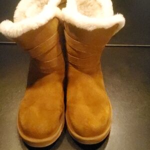 Koolaburra by UGG Delene Short Chestnut Size 9 #030426b